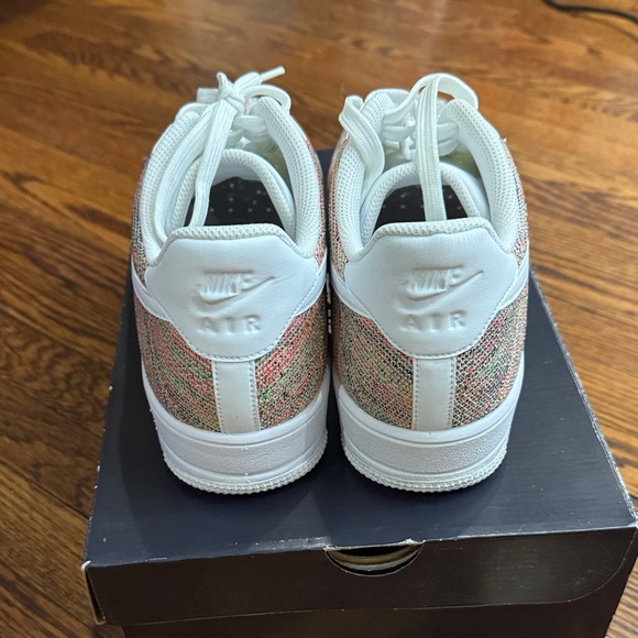 Nike Air Force 1 Ultra Flyknit Low Shoes - Picture 5 of 8